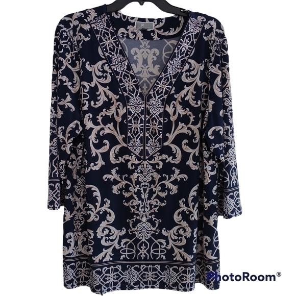 JM Collection Tops - JM Collection Navy Tan Classic Print V Neck Pullover Top XL